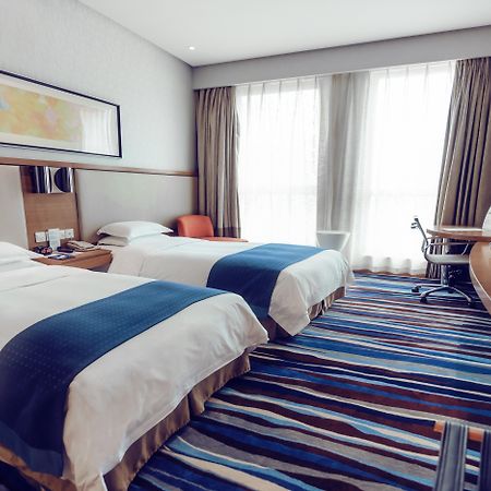 Holiday Inn Express Chongqing Guanyinqiao By Ihg מראה חיצוני תמונה