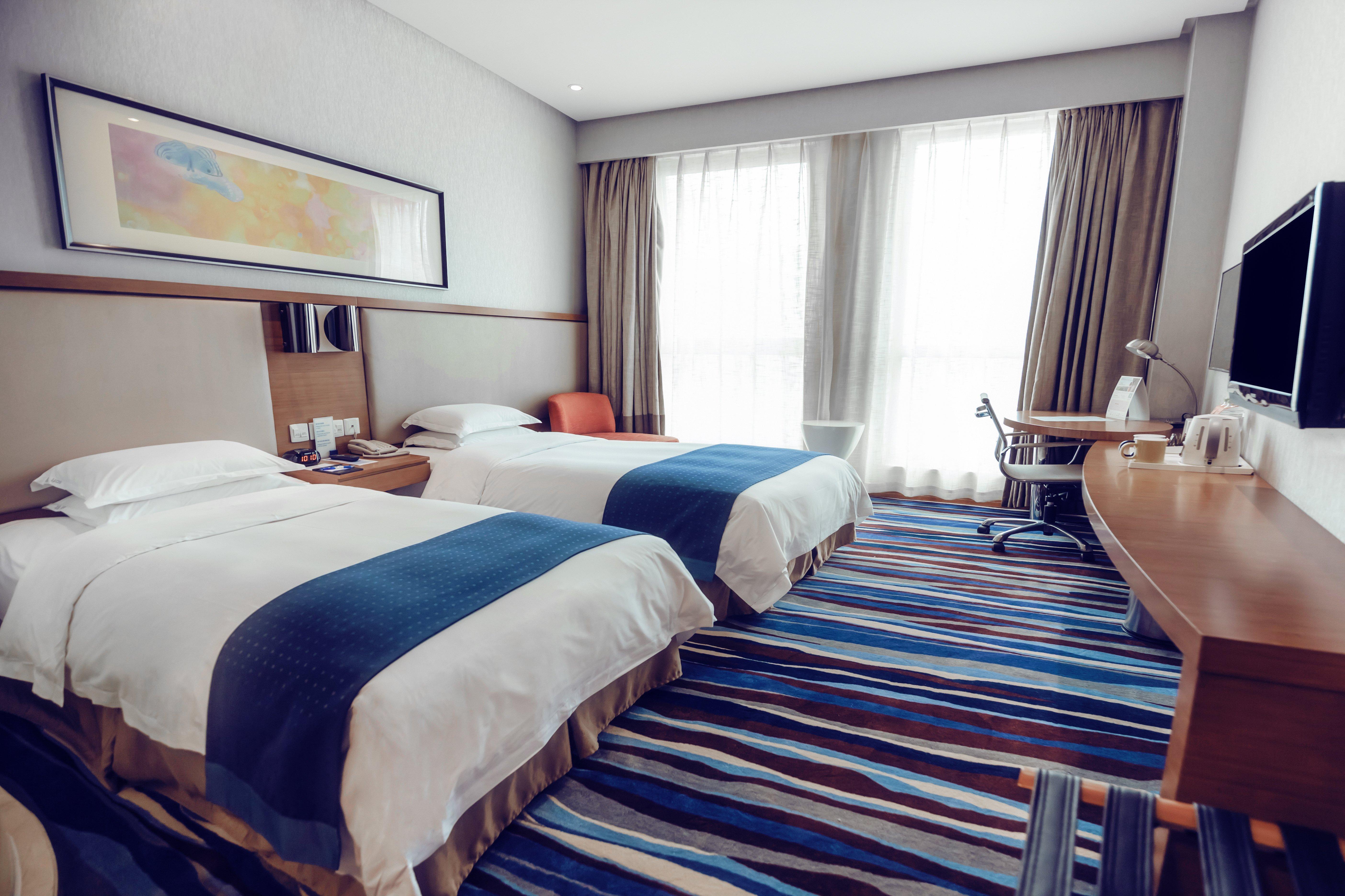 Holiday Inn Express Chongqing Guanyinqiao By Ihg מראה חיצוני תמונה