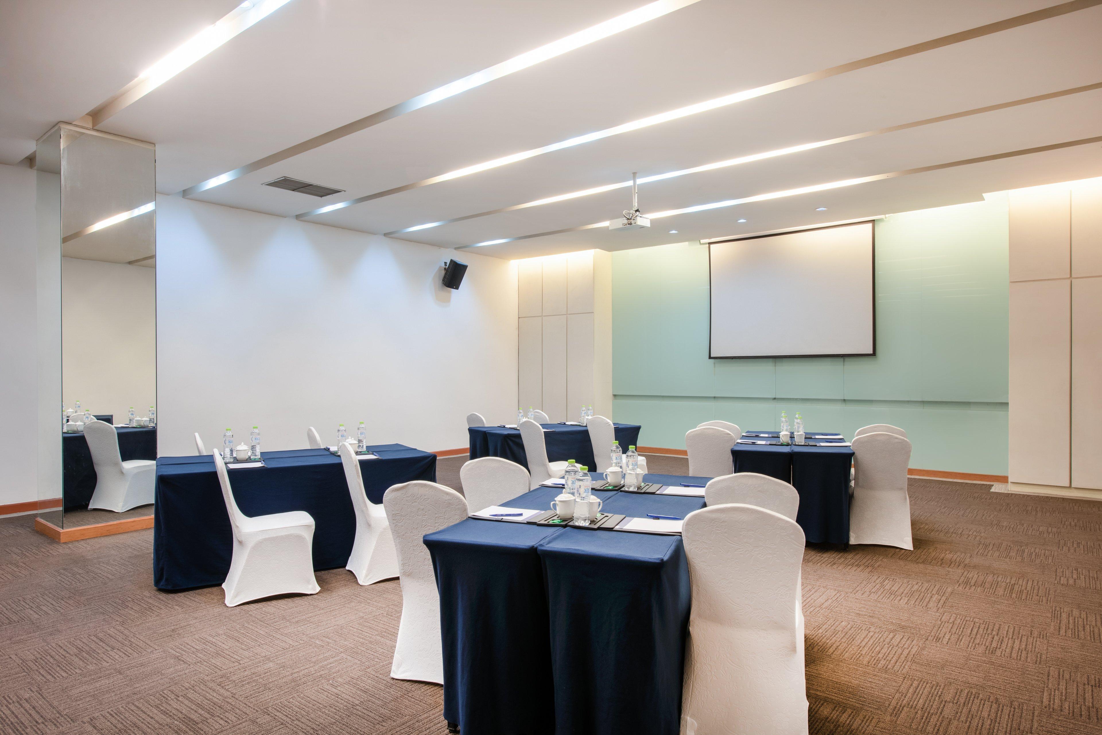 Holiday Inn Express Chongqing Guanyinqiao By Ihg מראה חיצוני תמונה
