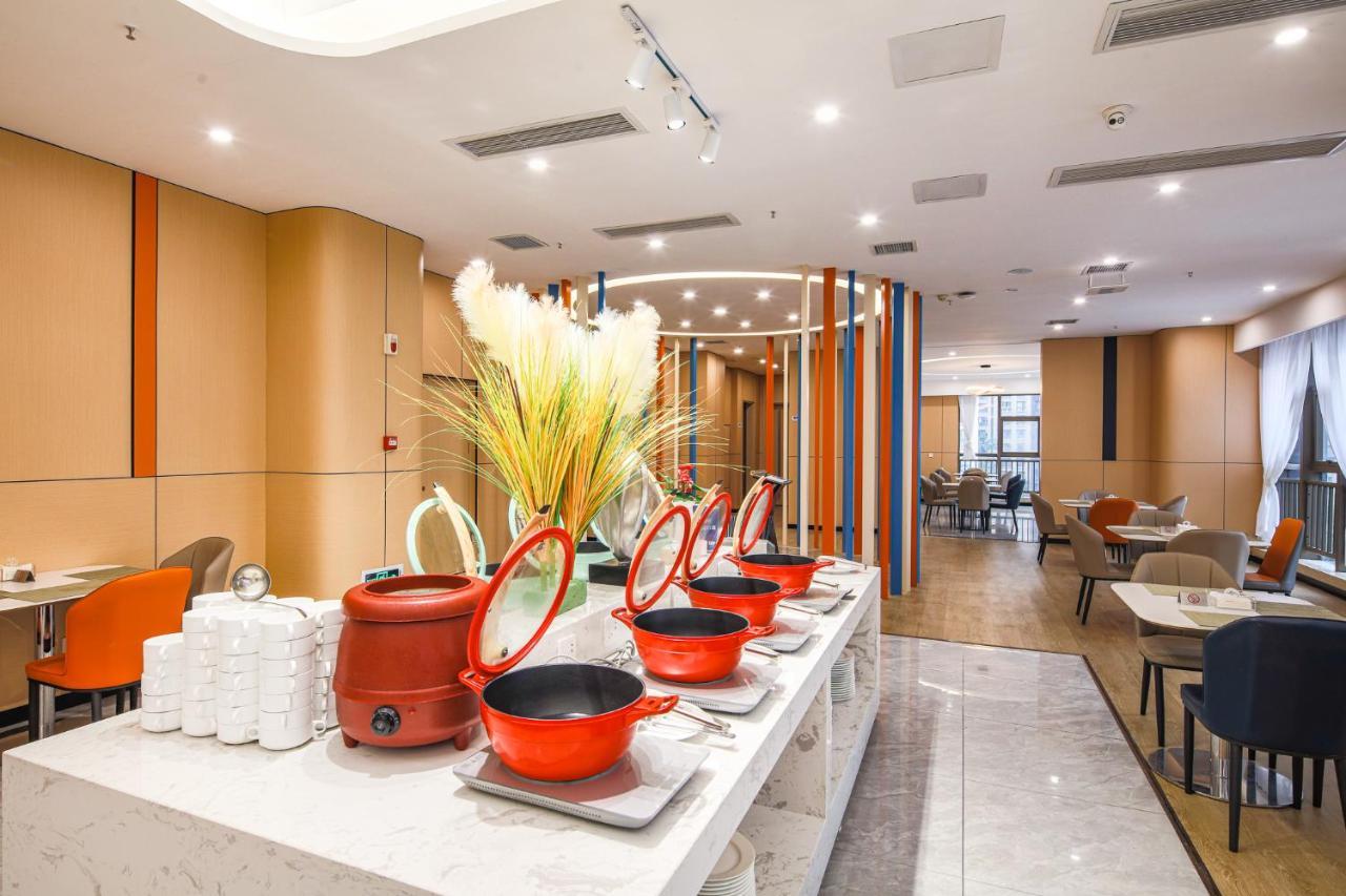 Holiday Inn Express Chongqing Guanyinqiao By Ihg מראה חיצוני תמונה