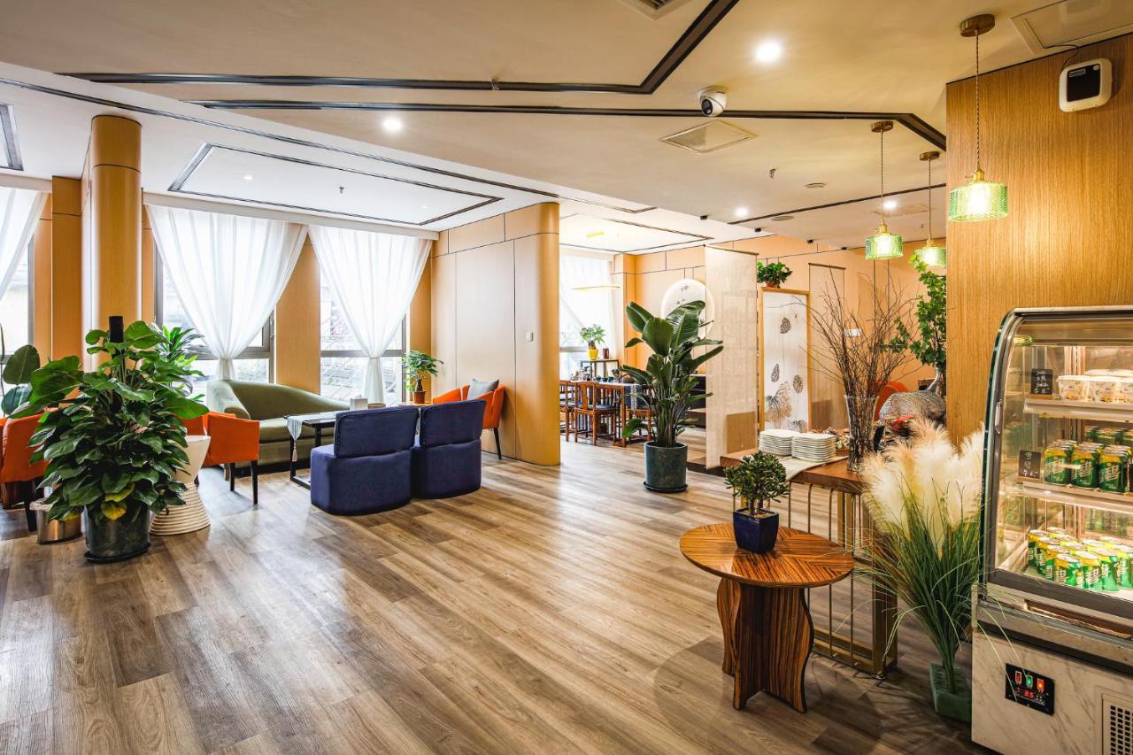 Holiday Inn Express Chongqing Guanyinqiao By Ihg מראה חיצוני תמונה