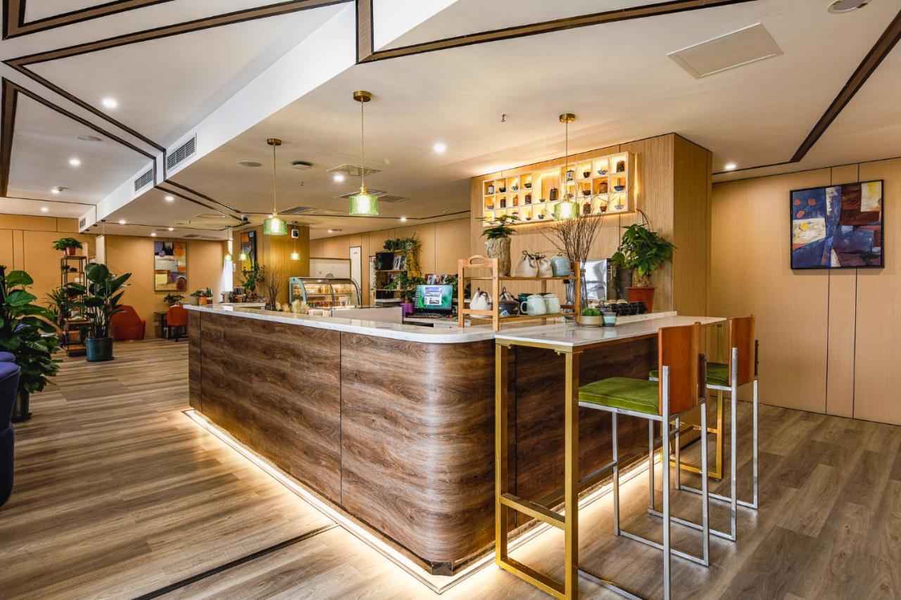 Holiday Inn Express Chongqing Guanyinqiao By Ihg מראה חיצוני תמונה
