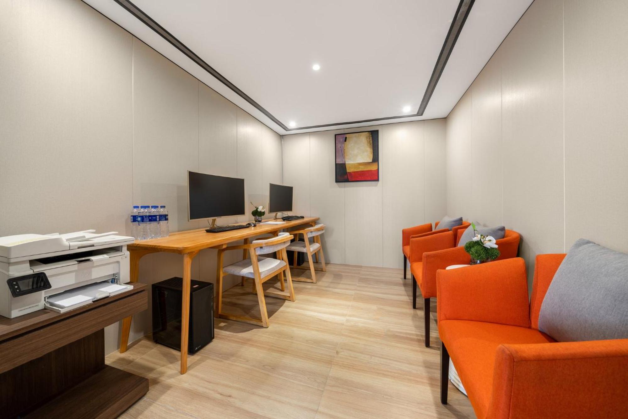 Holiday Inn Express Chongqing Guanyinqiao By Ihg מראה חיצוני תמונה