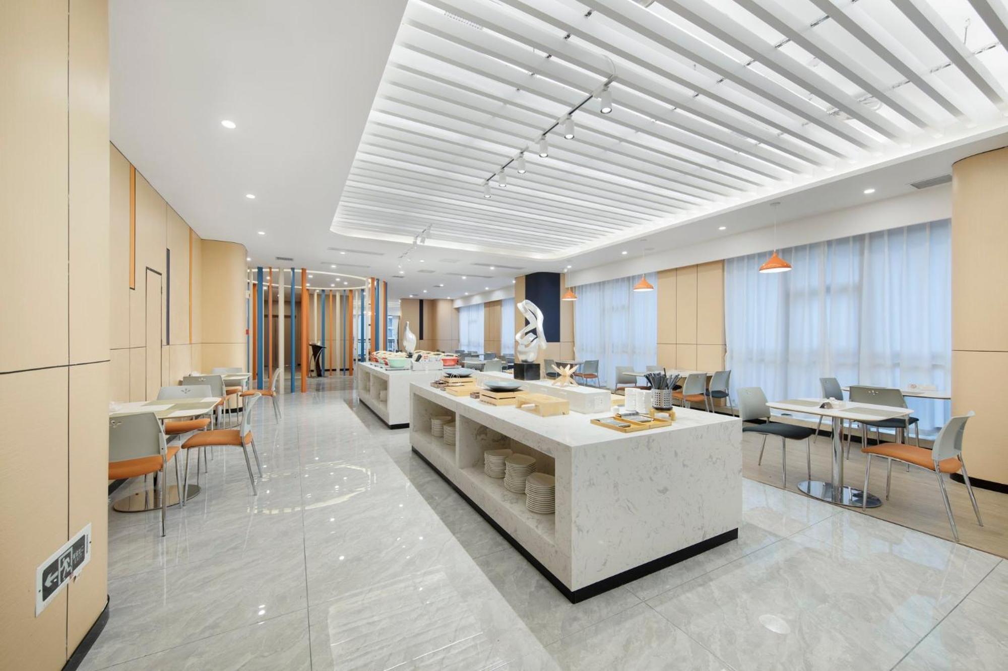 Holiday Inn Express Chongqing Guanyinqiao By Ihg מראה חיצוני תמונה