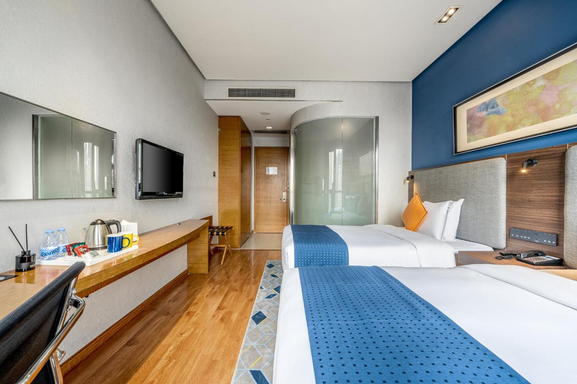 Holiday Inn Express Chongqing Guanyinqiao By Ihg מראה חיצוני תמונה