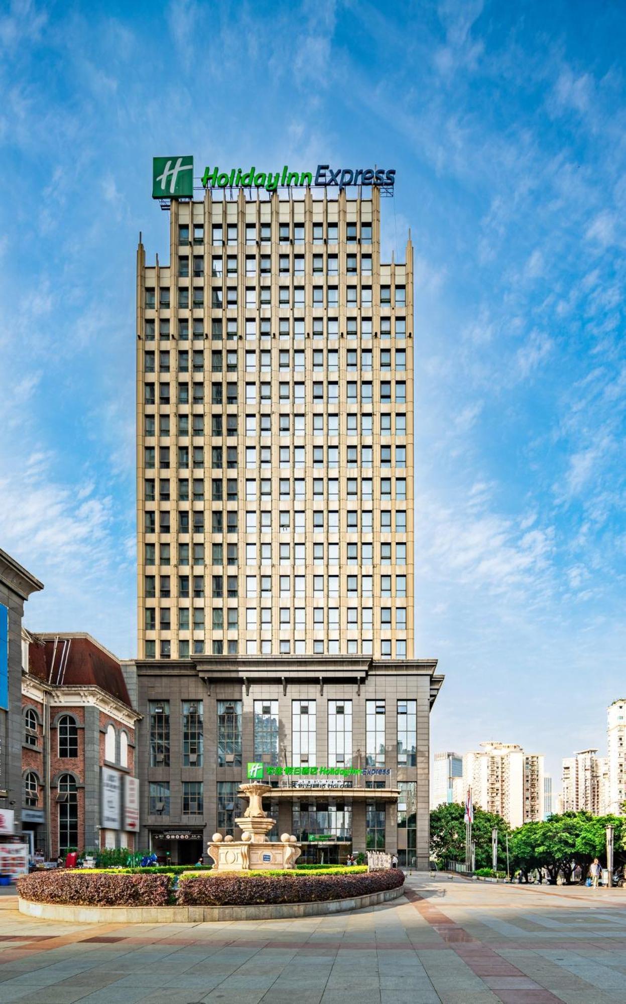 Holiday Inn Express Chongqing Guanyinqiao By Ihg מראה חיצוני תמונה