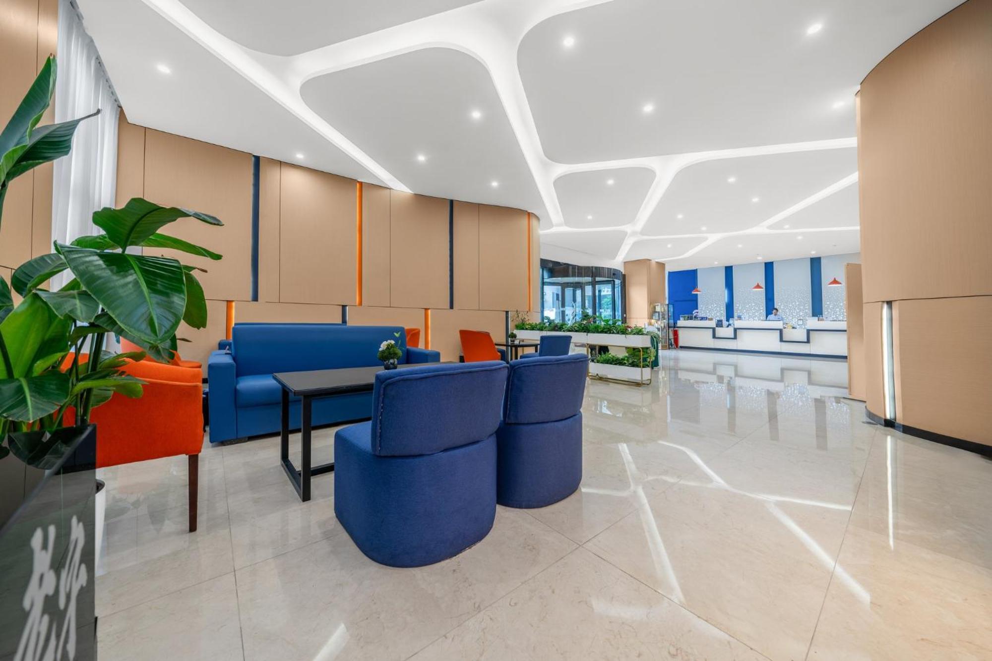 Holiday Inn Express Chongqing Guanyinqiao By Ihg מראה חיצוני תמונה